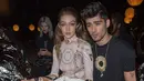 Kemesraan yang sering dipamerkan Zayn Malik dan Gigi Hadid selalu membuat iri para penggemarnya. Meskipun begitu, tidak membuat pasangan ini berhenti melakukannya. (doc.dailymail.com)