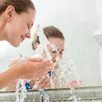 Ilustrasi mencuci wajah. (thinkstockphotos.com).