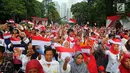 Suasana saat melakukan deklarasi Indonesia Bangkit saat hari kebangktian nasional ke 111 tahun di GBK, Jakarta, Senin (20/5). Tujuan deklarasi ini adalah untuk menyegarkan kembali ingatan dan tekad merawat persatuan Indonesia. (Liputan6.com/Angga Yuniar)