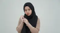 Hanin Dhiya Rilis Single Terlambat Sudah, Bercerita tentang Penyesalan