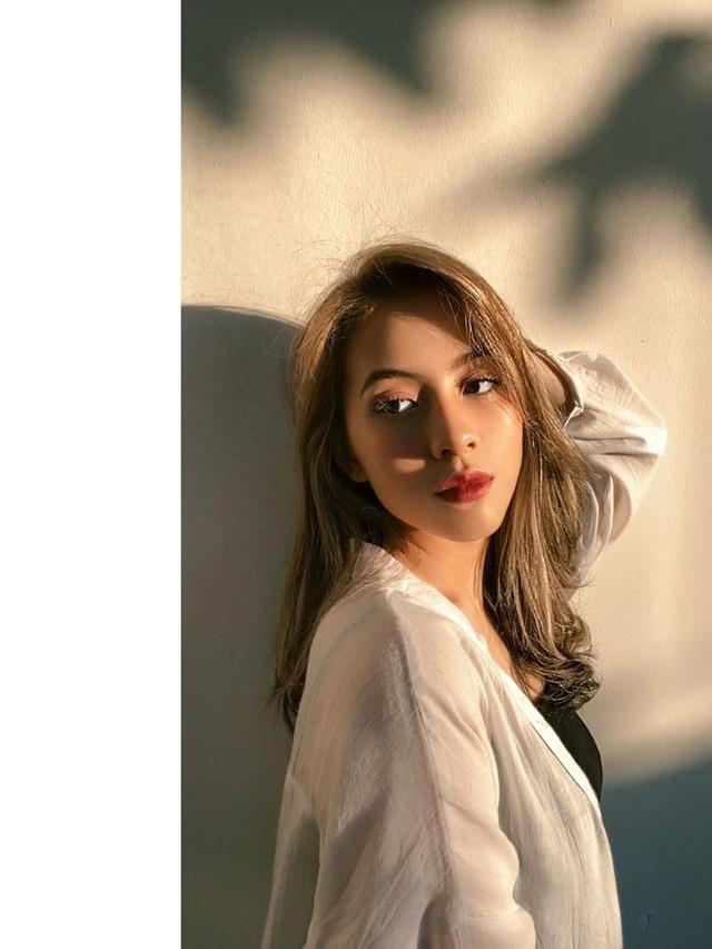 7 Pemotretan Adhisty Zara Ini Curi Perhatian, Dianggap Bak Boneka