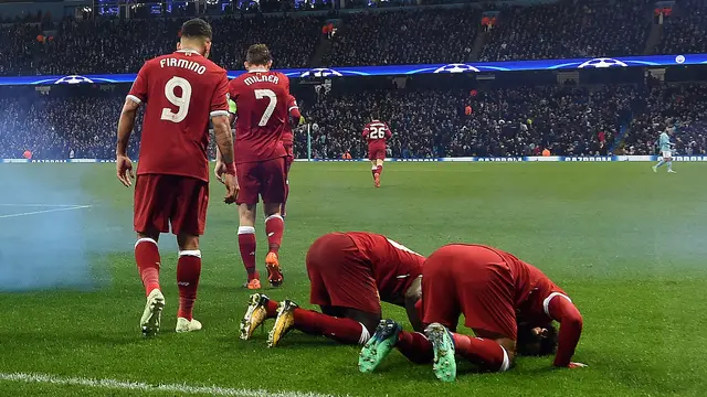 Sujud Syukur Mohamed Salah Iringi Kemenangan Liverpool di Liga Champions