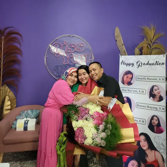 7 Momen Adik Ayu Ting Ting Lulus Sidang Skripsi, Dihadiahi Mobil Ratusan Juta