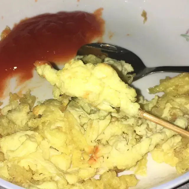 6 Potret Telur Dadar Nyeleneh Ini Bikin Senyum, Penampakannya Tak Biasa