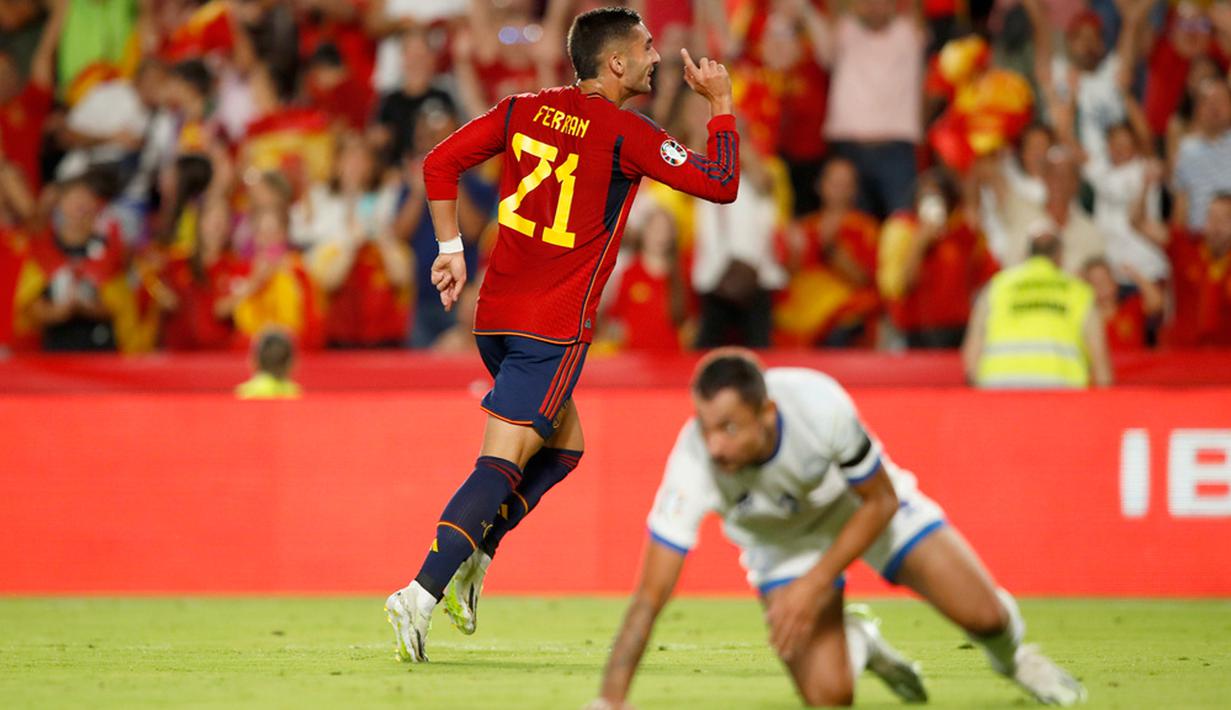 Namun, dengan dukungan pendukungnya, Spanyol lebih baik dalam memanfaatkan peluang menjadi gol. (AP Photo/Fermin Rodriguez)