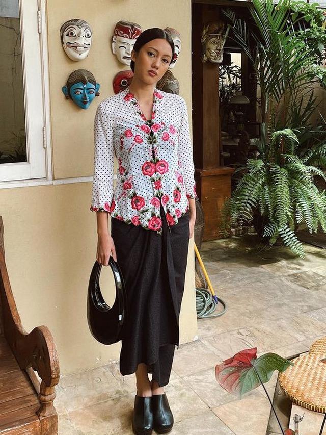 OOTD Nabila Sudiro Putri Pertama Tora Sudiro yang Baru Menikah. [@nabilasudiro]