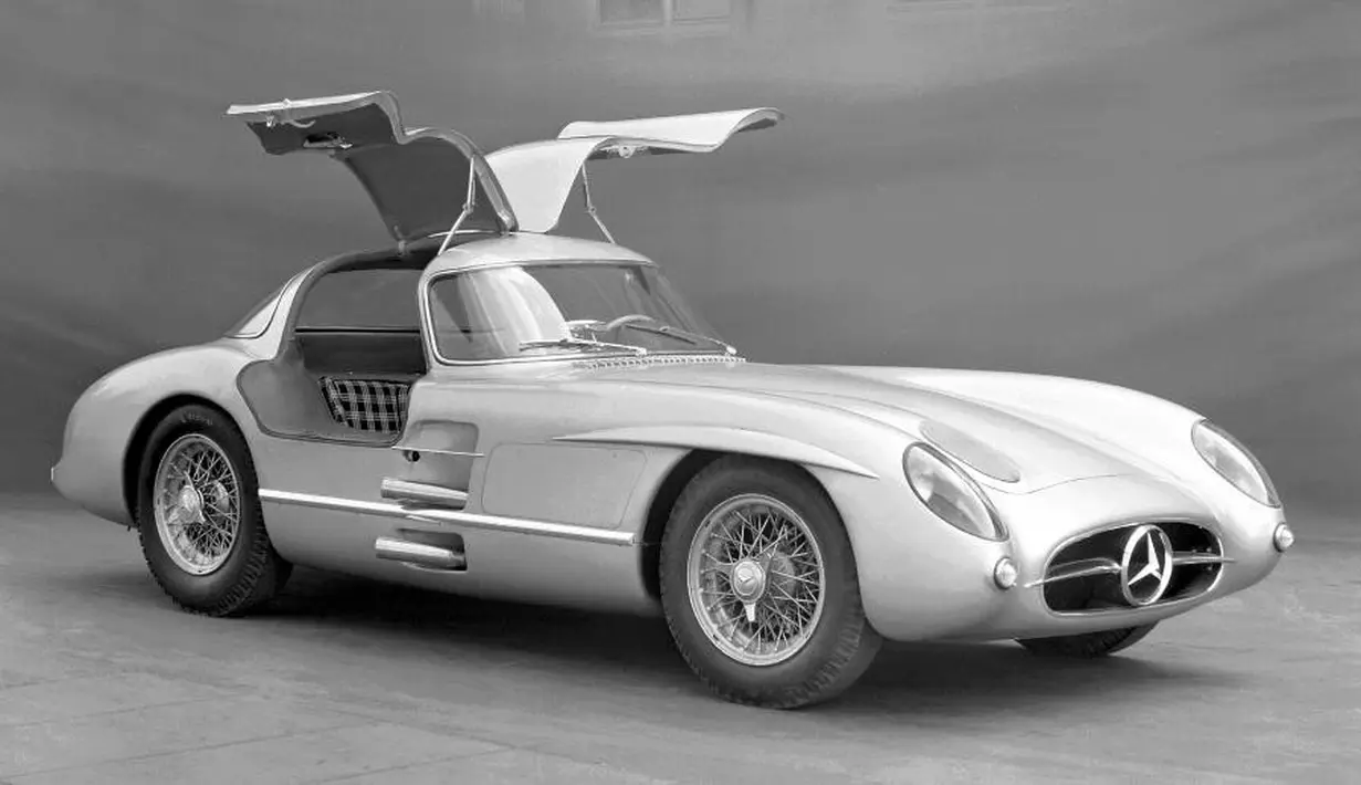 Mercedes-Benz 300 SLR Uhlenhaut Coupe (Rp2,1 Triliun): Mobil ini merupakan versi jalan raya dengan mengambil basis dari Mercedes-Benz 300SL. 300SLR dirancang oleh Rudolf Uhlenhaut yang dibuat sangat sedikit di dunia. (Source: en.wikipedia.org)