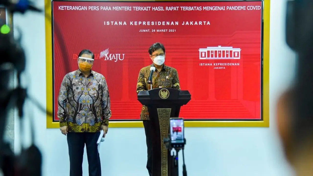 Menteri Koordinator Bidang Perekonomian RI Airlangga Hartarto dan Menteri Kesehatan RI Budi Gunadi Sadikin