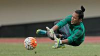 Aksi Jandia Eka Putra saat menjalani latihan Timnas Indonesia di Stadion Manahan Solo Jawa Tengah, Sabtu (23/9/2016).  (Bola.com/Peksi Cahyo)