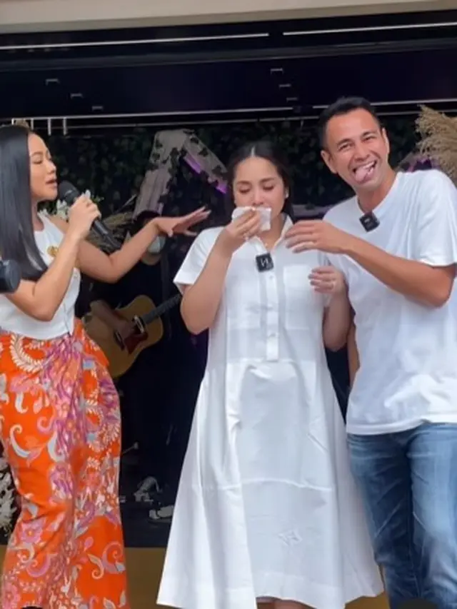 Raffi Ahmad beri kejutan ultah ke Nagita Slavina (Instagram/raffinagita1717)