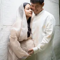 Kita doakan semoga persalinan Estelle Linden nanti lancar ya, Sahabat Fimela.