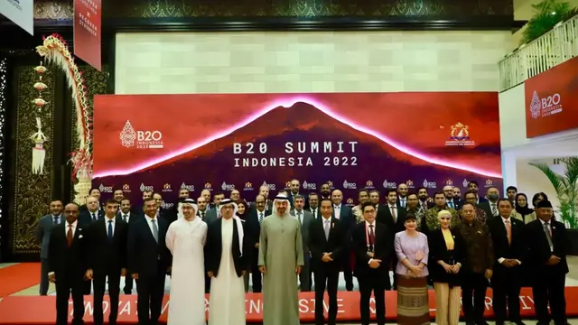 Pertamina menggandeng beberapa perusahaan asal Uni Emirat Arab (UEA) untuk mengembangkan potensi energi dan produksi kilang di Indonesia. Komitmen ini diumumkan di hadapan Presiden Joko Widodo dan dan Presiden Uni Emirat Arab Mohammed bin Zayed Al Nahyan.