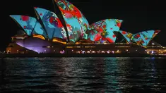 Layar Sydney Opera House diterangi sebagai bagian dari festival Vivid di Sydney, Australia, Senin, 29 Mei 2023. (AP Photo/Mark Baker)
