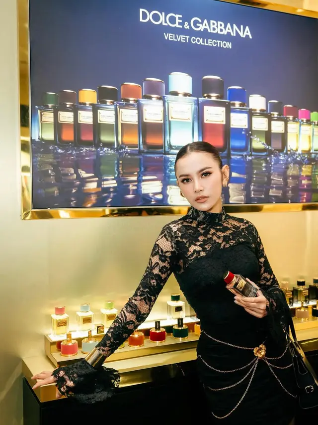 Mahalini membawa tas hitam Hermes di Opening Dolce & Gabbana Beauty [@mahaliniraharja]