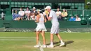 Ganda campuran Aldila Sutjiadi/Matwe Middelkoop saat menghadapi pasangan Marta Kostyuk (Ukraina)/Marcelo Arevalo (El Salvador) pada laga perempatfinal turnamen tenis Grand Slam Wimbledon 2023 di All England Tennis Club, Wimbledon, Inggris, Selasa (11/7/2023). (www.instagram.com/dila11)
