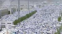 Di Padang Arafah, kini lebih dari 2 juta jemaah berkumpul untuk melaksanakan wukuf.