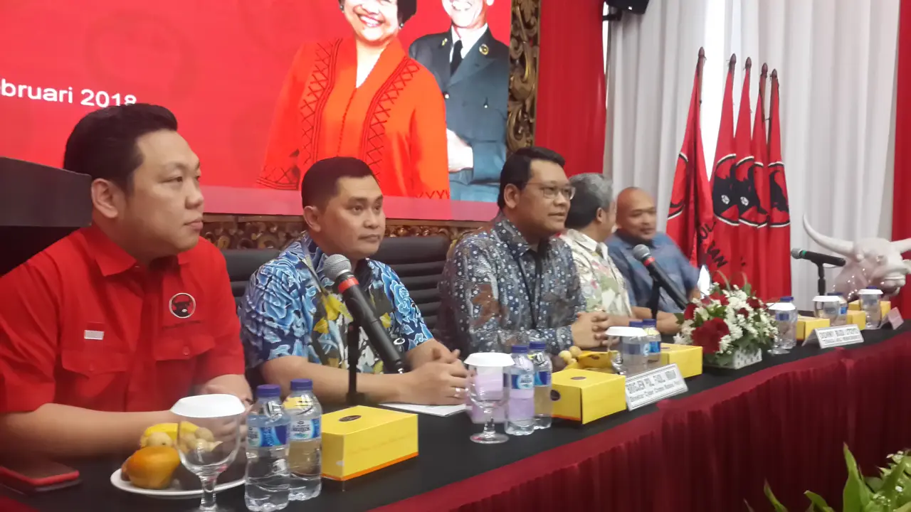 Wakil Sekjen DPP PDIP Eriko Sotarduga dalam diskusi publik bertema, "Melawan Hoax dengan Budaya Literasi dan Bermedia Sosial yang Sehat