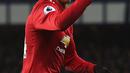 Gelandang Manchester United Jesse Lingard merayakan gol kedua untuk timnya saat melawan Everton dalam pertandingan Liga Inggris di Goodison Park, Liverpool (1/1). Manchester United meraih kemenangan 2-0 atas Everton. (AFP Photo/Paul Ellis)