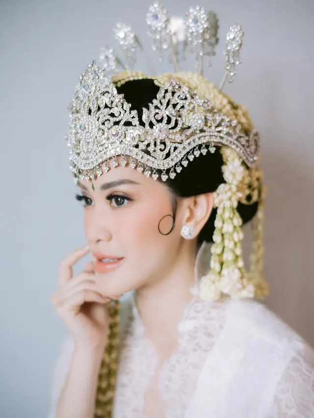 Pesona Makeup Look Elma Agustin di Hari Pernikahan