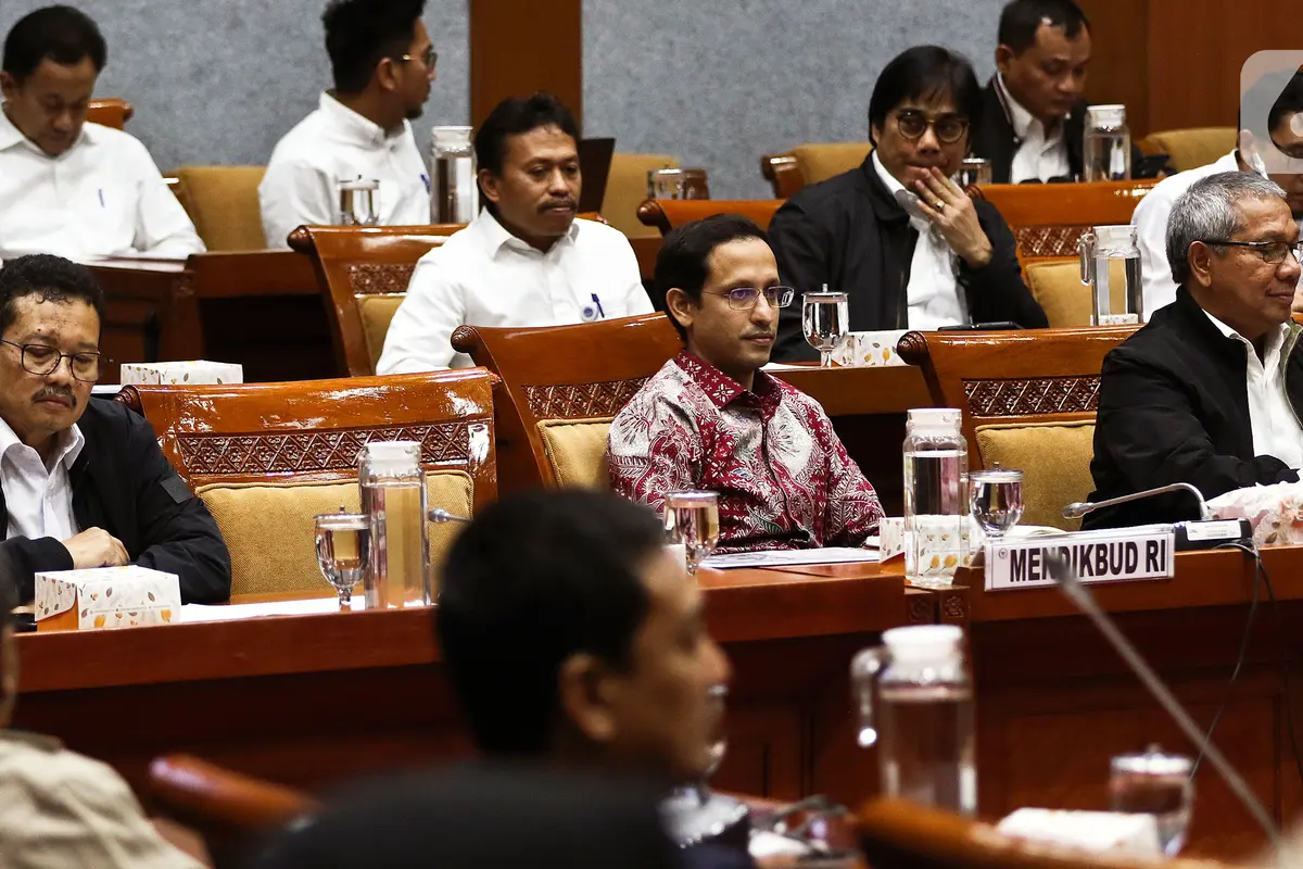 Menteri Nadiem Bahas Penghapusan UN Bersama DPR