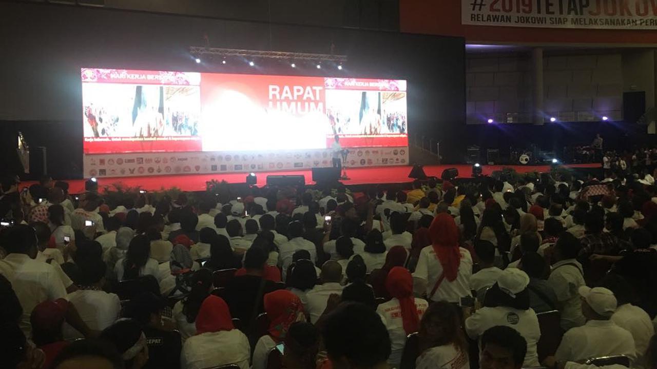 Jokowi membuka rapat umum Relawan Jokowi di Sentul International Convention Center (SICC), Bogor. (Liputan6.com/Hanz Jimenez Salim)