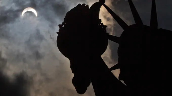 Gerhana Matahari Gelap Gulitakan Langit Amerika Serikat