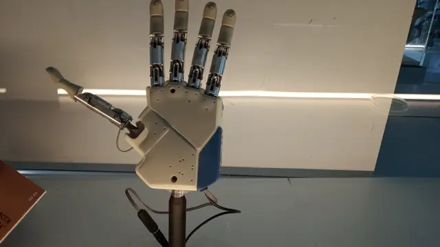 Tangan robotik yang bisa merasakan sentuhan.