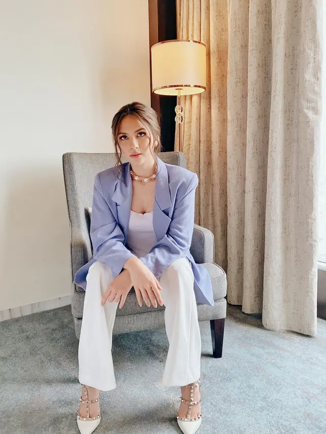 7 Ide Padu Padan Baju Warna Lilac dari Jessica Mila hingga Alfi Siregar