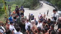 Menteri PPN/Bappenas meninjau lokasi pembangunan fly over Sitinjau Lauik Padang. (Liputan6.com/ Humas Pemprov Sumbar).