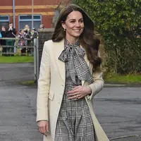 Kate Middleton, Putri Wales dari Inggris mengunjungi Ty Hafan, panti asuhan anak-anak yang berlokasi di Sully, dekat Cardiff, yang mendukung keluarga-keluarga di Wales, pada tanggal 30 Januari 2025. (Dok: Richard Pohle / POOL / AFP)