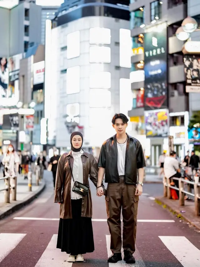 Bak ABG Pacaran, Ini 7 Potret Mesra Dinda Hauw dan Rey MBayang Liburan di Jepang