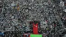 Suasana kampanye akbar calon presiden nomor urut 02 Prabowo Subianto di Lapangan Benteng Kuto Besak, Palembang, Rabu (9/4).Tak hanya disambut ribuan masyarakat, Prabowo juga mendapatkan doa restu dari para ulama, kiai dan habaib se-Sumatera Selatan. (Liputan6.com/Pool/Media Prabowo Sandi)