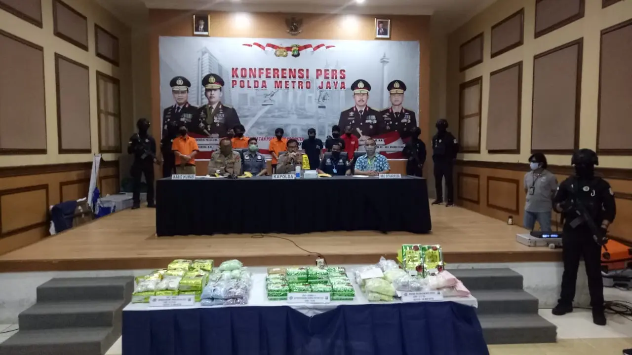 Polda Metro Jaya bersama dengan Polres Metro Jakarta Pusat mengungkap tindak pidana narkotika selama April 2020. (dok Polri)