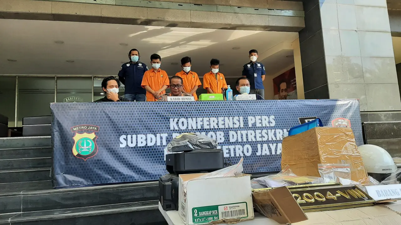 Polda Metro Jaya mengungkap kasus penjambretan, Kamis (16/9/2021).).
