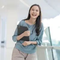 Senyum bahagia./Copyright&nbsp;freepik.com/author/lifestylememory