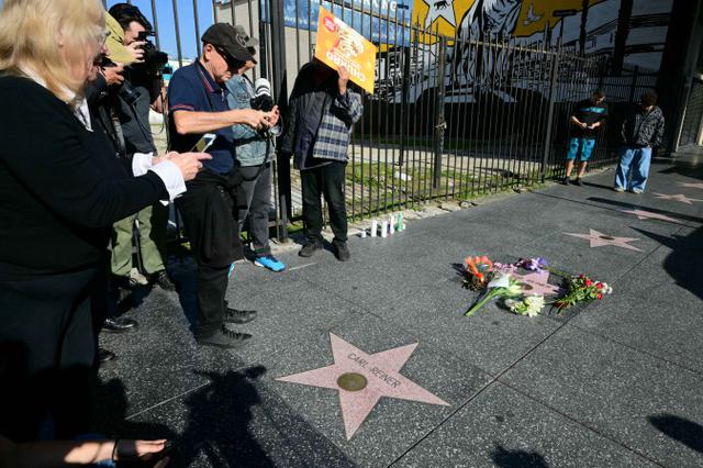 Bunga-bunga Kelilingi Hollywood Walk of Fame Rob Reiner