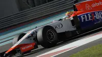 Pebalap Indonesia, Rio Haryanto saat melakukan sesi test drive ban Pirelli bersama Tim Manor Marussia di Sirkuit Yas Marina, Abu Dhabi, Selasa (1/12/2015). (Photo/Rio Haryanto Media)