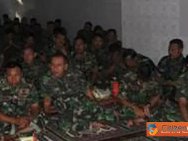 Citizen6, Surabaya: Hadir dalam kesempatan tersebut Komandan Kolatmar Kolonel Marinir Amir Faisol, Wadan Kodikmar Kolonel Marinir Lasmono, para Kommandan Pusdik, para Kadep Kodikmar, Komandan Puslatpasrat Kolatmar. (Pengirim: Penkobangdikal)