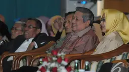 SBY ditemani Walikota Tangsel Airin Rachmi Diany saat acara Kuliah Umum "Pengalaman Mengawal Reformasi", Tangsel, Rabu (10/12/2014). (Liputan.com/Herman Zakharia)