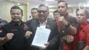 Saat dikonfirmasi apakah hasto mengenal pelaprnya, dia menjawab tidak mengenal sang pelapor. (Liputan6.com/Herman Zakharia)