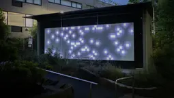 Toilet umum ini merupakan bagian dari proyek "The Tokyo Toilet" oleh Nippon Foundation, sebuah organisasi nirlaba, yang menugaskan serangkaian arsitek terkemuka untuk memikirkan dan mendesain ulang seperti apa fasilitas umum. (Yuichi YAMAZAKI / AFP)