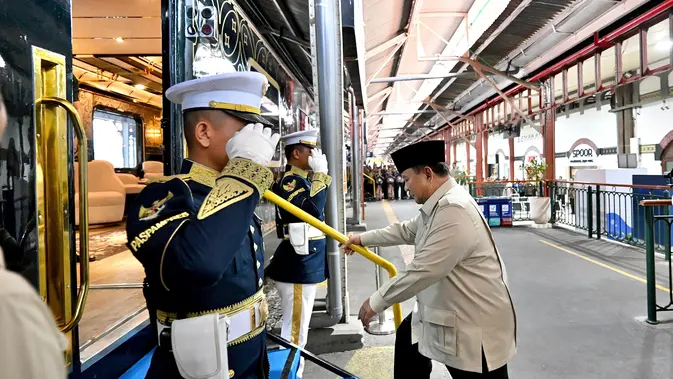 Momen Prabowo Pulang ke Jakarta dari Batang Naik KA Nusantara Explorer