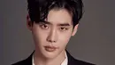 Lee Jong Suk termasuk seorang penggila kopi. Bahkan ia berharap suatu saat nanti, ia bisa membuka sebuah kafe kopi. (Foto: allkpop.com)