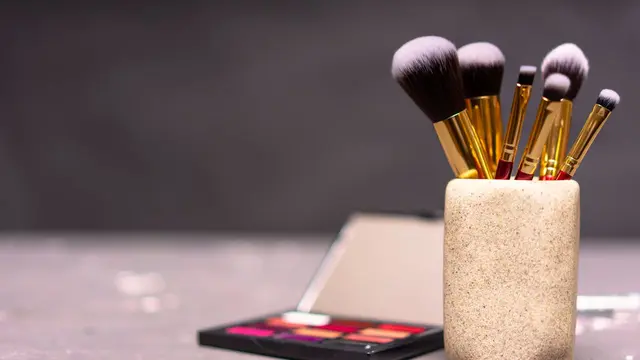 Hati-hati! 5 Kesalahan Saat Mencuci Brush Makeup Ini Bisa Bikin Cepat Rusak