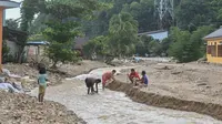 Longsor Picu Pendangkalan Sungai Aek Godang di Sibolga, Warga: Bisa Disebrangi Jalan Kaki