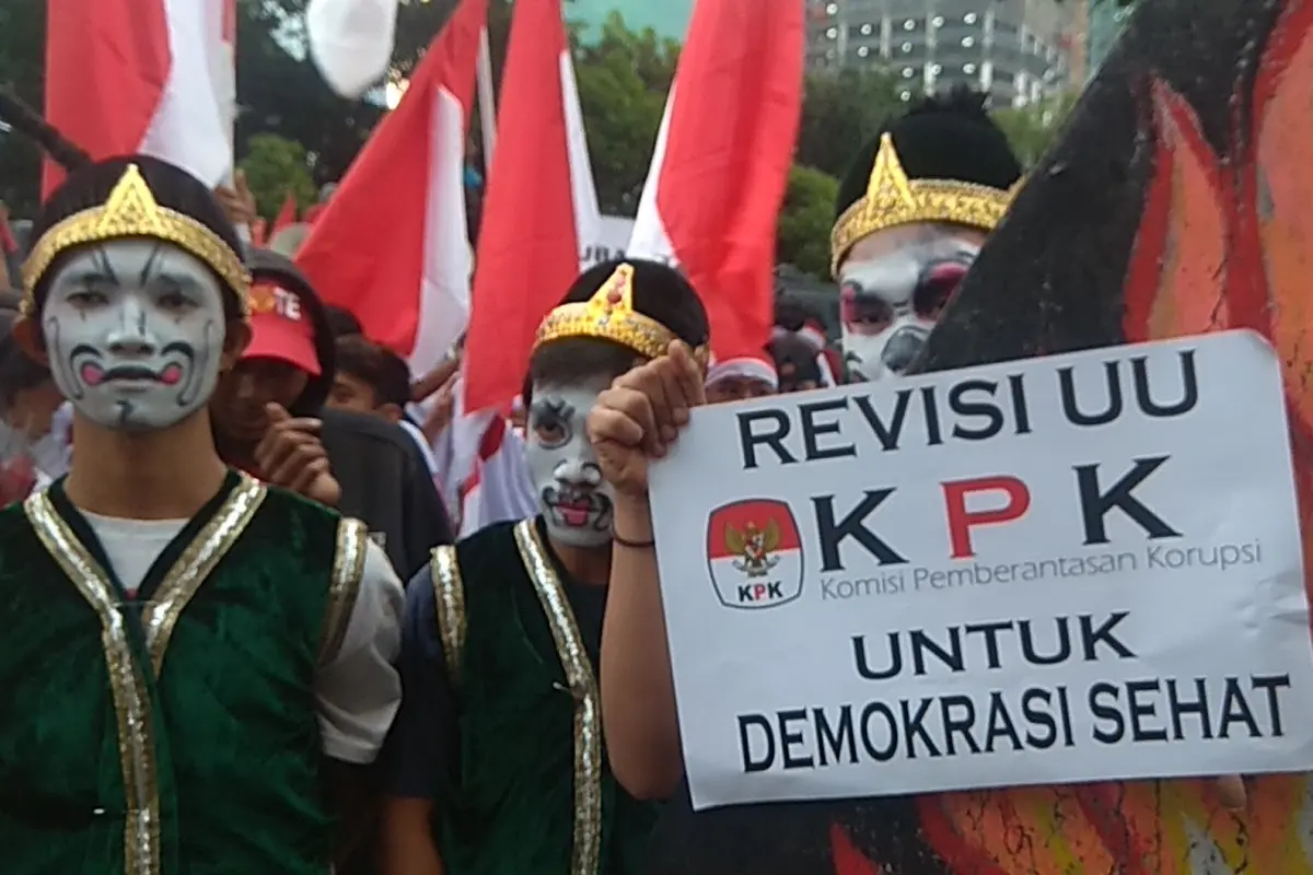 Demo di depan KPK terkait revisi undang undang, Sabtu (14/9/2019).