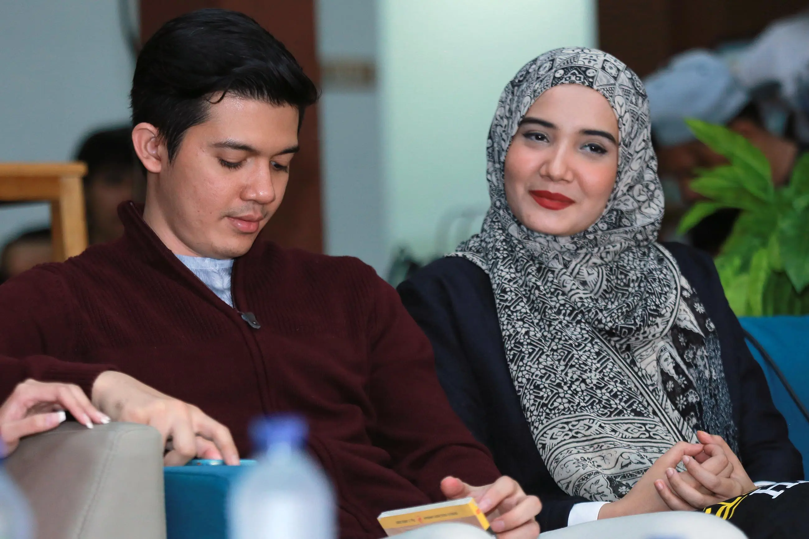 Meski tak berpasangan dengan suami di film ini, Zaskia Sungkar tetap senang dan bangga bisa terlibat dalam film yang mengambil gambar di tiga negara tersebut yaitu, Turki, Arab dan Indonesia. (Galih W. Satria/Bintang.com)