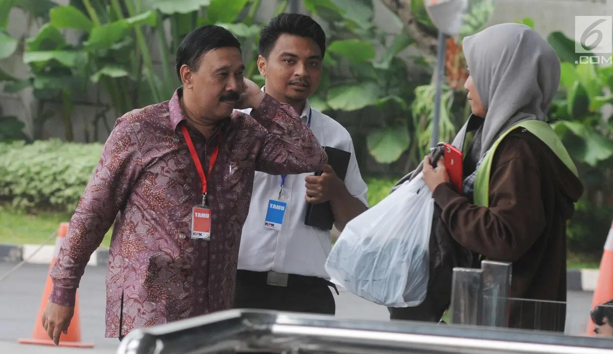 General Manager Divisi 6 PT Nindya Karya (Persero) Arie Mindartanto tiba di gedung KPK, Jakarta, Senin (23/4). Arie Mindartanto diperiksa sebagai saksi untuk salah satu tersangka korporasi, PT Tuah Sejati. (Merdeka.com/Dwi Narwoko)