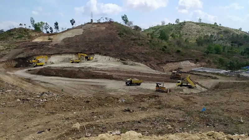 Kementerian PUPR tengah merevitalisasi Tempat Pemrosesan Akhir (TPA) Sampah Pengengat di Kabupaten Lombok Tengah, Nusa Tenggara Barat. (Foto: Kementerian PUPR)