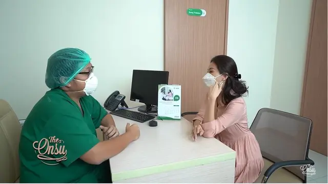 Sering Alami Migrain, Ini 7 Momen Sarwendah Jalani Operasi Ditemani Buah Hatinya